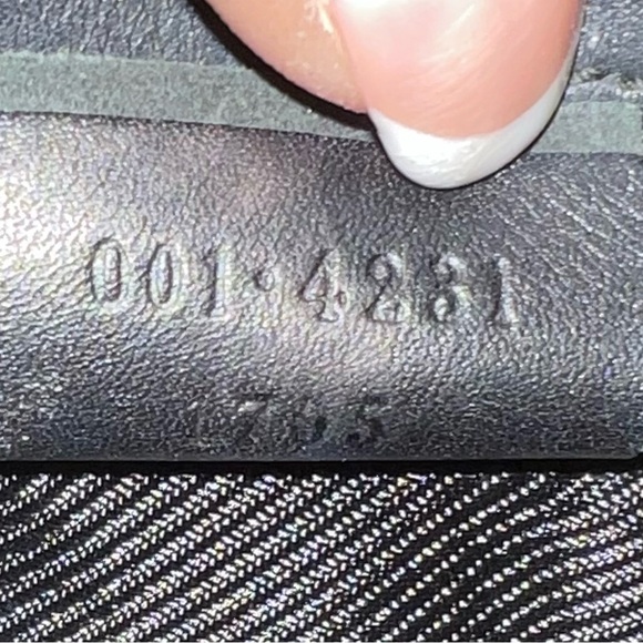 GUCCI AUTHENTIC MONOGRAM BLACK AND TAN CANVAS AND LEATHER SHOULDER BAG. EUC. - Picture 9 of 10